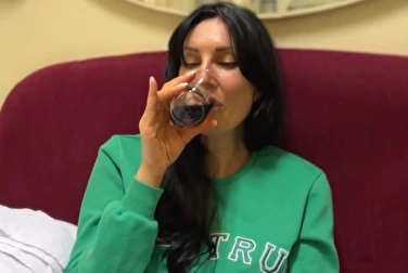 Как потрахаться в поезде? — Угости попутчицу Колой и она твоя Как потрахаться в поезде? — Угости попутчицу Колой и она твоя