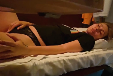 Псс, незнакомка, ну кто в поезде мастурбирует? Давай помогу 😏 Псс, незнакомка, ну кто в поезде мастурбирует? Давай помогу 😏