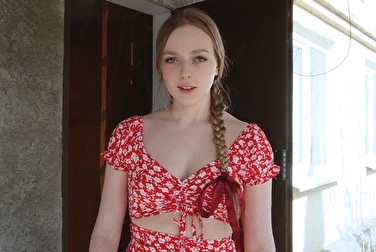 Девушке из русской глубинки не нужны дорогие подарки, только ЧЛЕН